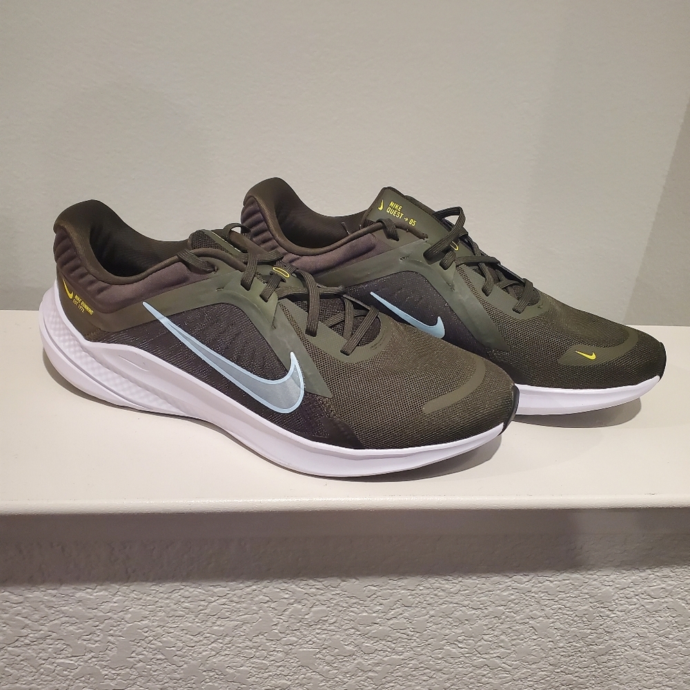 Men's Road Running Shoes Nike Quest 5 DD0204